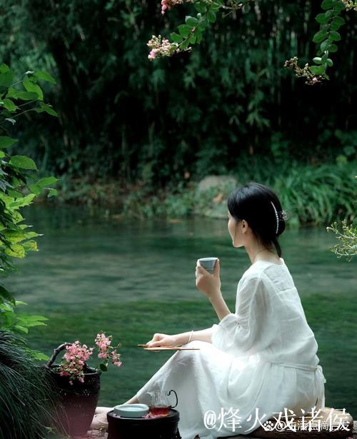 青青草伊人:邂逅心灵深处的静谧时光 青青草伊人:邂逅心灵深处的静谧时光